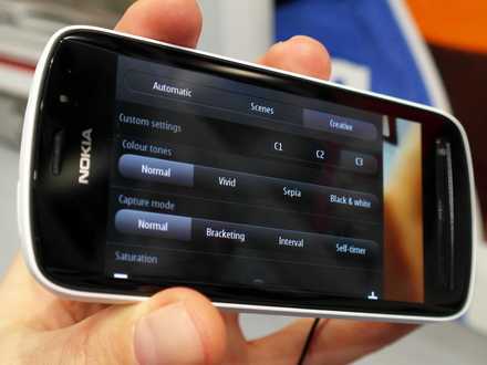 Điện thoại nhiều 'chấm' nhất thế giới bán tại Việt Nam