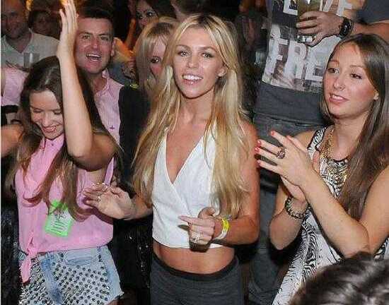 Crouch: Vợ là số 1, Euro là... cái đinh