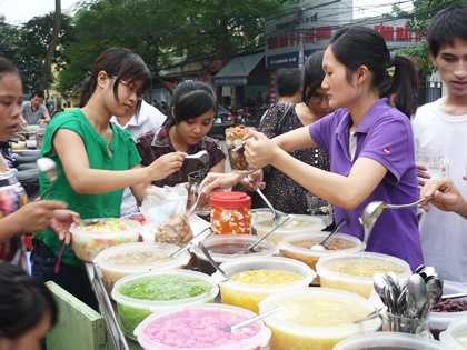 Lãi ‘khủng’ gần 100 triệu/tháng nhờ chè tự chọn vỉa hè