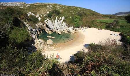 Kỳ lạ bãi biển đẹp nhất thế giới… trên cạn