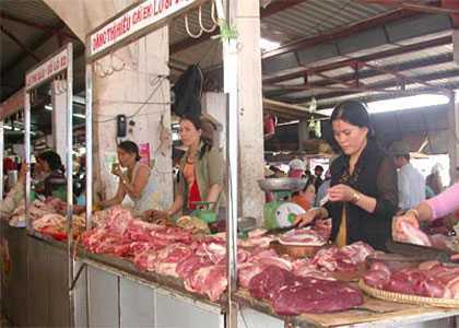 Nghịch lý giá thịt lợn: Người nuôi than lỗ, dân mua đắt