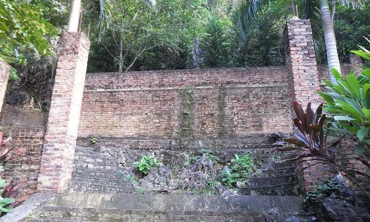 Chùm ảnh: 'Đại gia' xây mộ chờ ướp xác mình