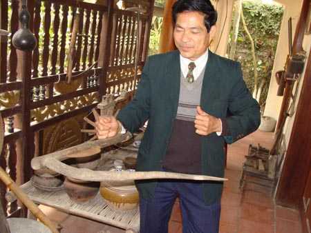 Người xây nhà rồi tha về chổi cùn, rế rách, dậm bẹp...