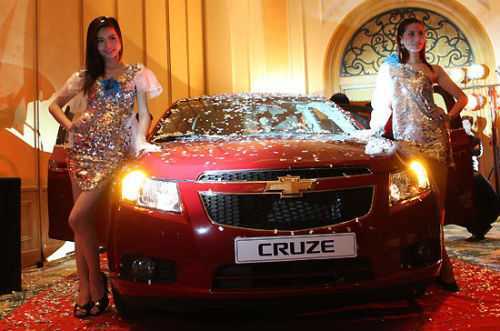 Thu hồi Chevrolet Cruze: Khách lo lắng, đại lý lắc đầu