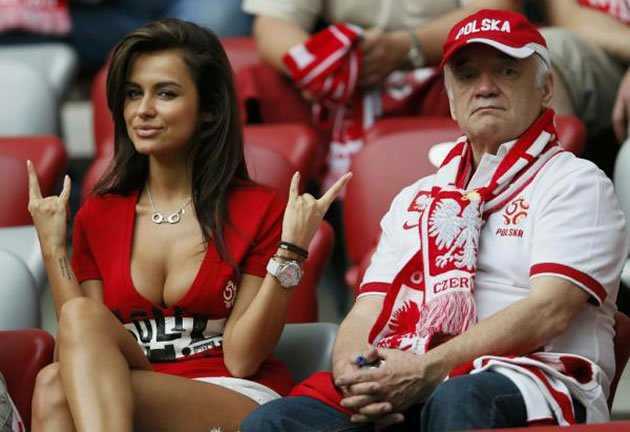 Cafe Euro: Bóng đá rất tốt cho...chuyện ấy