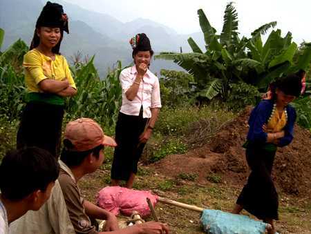 Cuộc tình lãng mạn đêm chọc sàn kiếm vợ