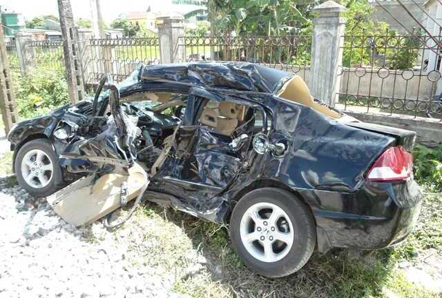 Tàu hỏa kéo lê Honda Civic, 4 người thương vong