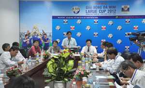 Đà Nẵng: Họp báo Giải bóng đá mini Larue Cup 2012