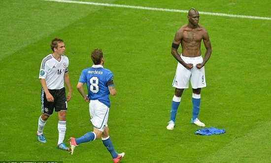 Cafe Euro: Bóng đá là thứ có thể... nhai được