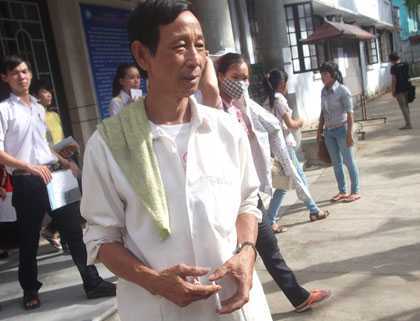 Thí sinh 62 tuổi năm lần dự thi đại học