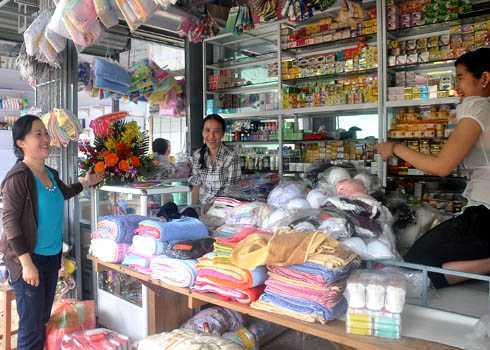 Tiểu thương lắt lay xoay nghề phụ