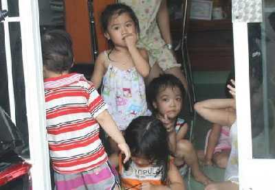 Cứu 14 trẻ mầm non thoát chết trong gang tấc