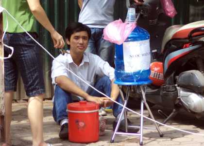 Dịch vụ 'chăm sóc tận răng' bên cổng trường thi đại học