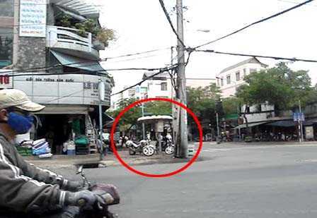 CSGT ngồi 'tám' chuyện nhà dân: Đang chờ xử lý
