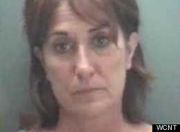 'Mời' học trò uống rượu, cô giáo bị cảnh sát bắt