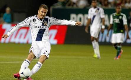 Beckham 'vẽ' siêu phẩm như thời 20 tuổi