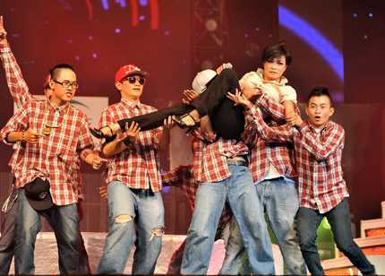 Phương Thanh hóa đàn ông, quậy tưng sân khấu