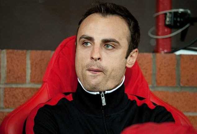 Berbatov lên facebook thở than nỗi thống khổ ở MU