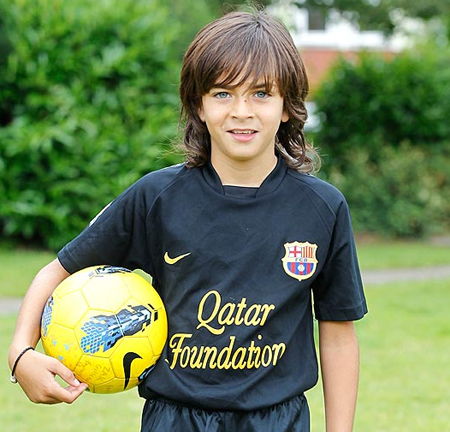 Barca ký hợp đồng với sao nhí 9 tuổi