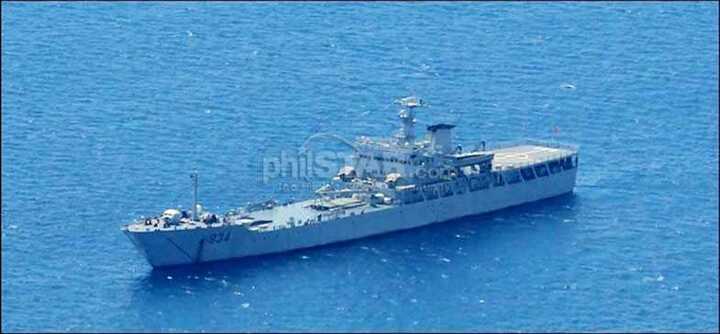 Tàu đổ bộ Trung Quốc áp sát đảo Philippines