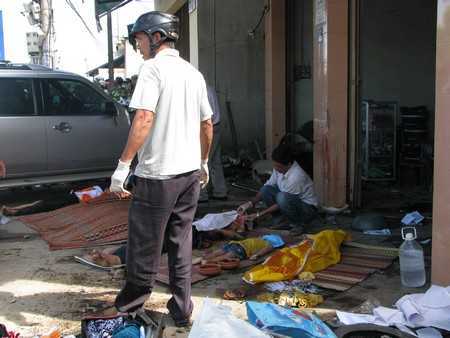 Hãi hùng hiện trường xế hộp tông chết 7 người