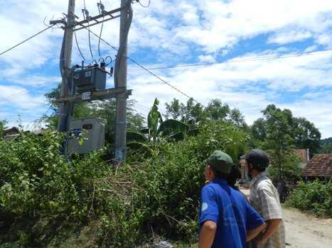 Thôn ‘nghèo toàn tập’ nhìn điện thèm thuồng