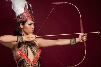 Hoàng My diện trang phục Âu Lạc chinh chiến Miss World
