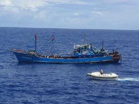 Philippines tố Trung Quốc vũ trang hóa ngư dân