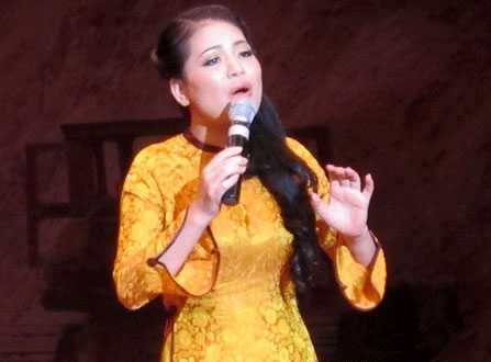 Bị cấm diễn, Anh Thơ: 'Tôi không mắc bệnh sao'