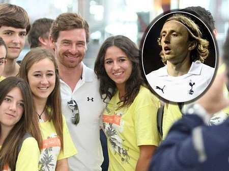 Modric, nghĩ xem, còn lâu anh mới bằng Van Persie