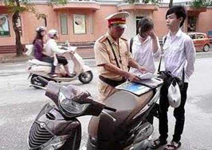 Ném đá vào mặt công an, lãnh 18 năm tù