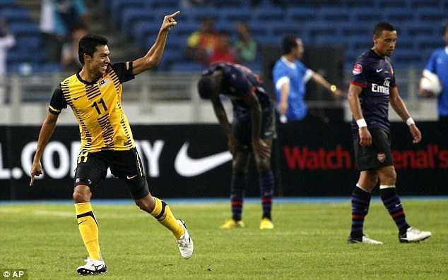 12 trụ cột ở nhà, Arsenal suýt bị Malaysia hạ gục