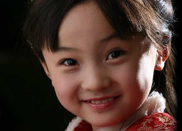 Sao nhí Trung Quốc hát nhép: Dự tiệc 17 triệu/lần