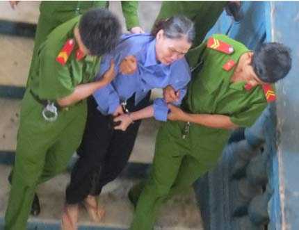 Lãnh án tử hình vì hai đôi dép và 10 USD