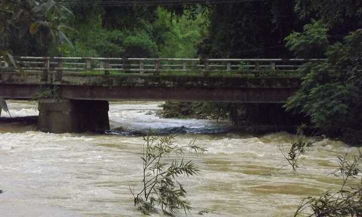 Nước sông bất ngờ dâng đe dọa thị xã Cao Bằng