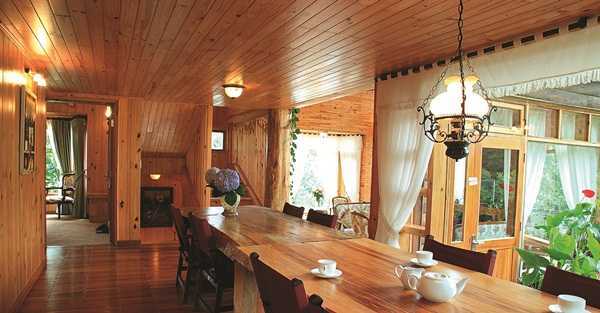 Resort ngay... trong nhà