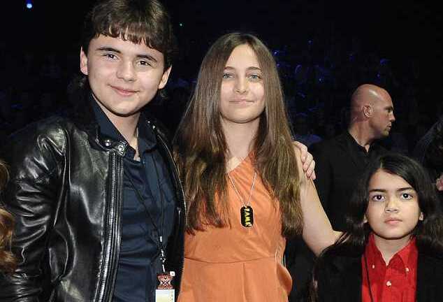 Con Michael Jackson đang bị người thân 'kìm kẹp'?