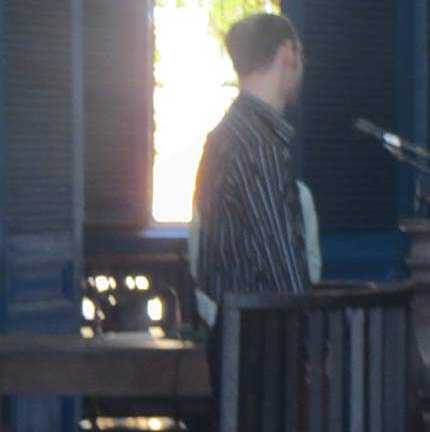 Thạc sĩ ngoại quốc cướp máy ảnh để... trả thù