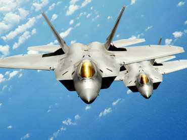 Video, ảnh: 'Bẻ cánh' siêu chiến đấu cơ F-22 của Mỹ