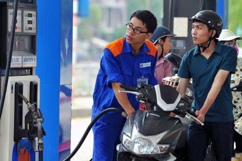 Xăng sắp tăng giá đến 1.000 đồng?