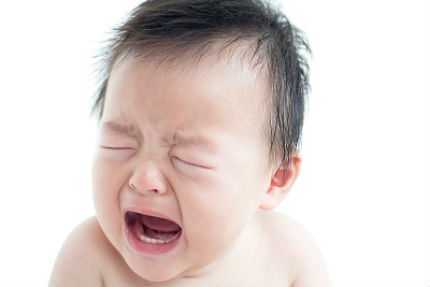 Cha đột quỵ, con thơ suýt chết đói