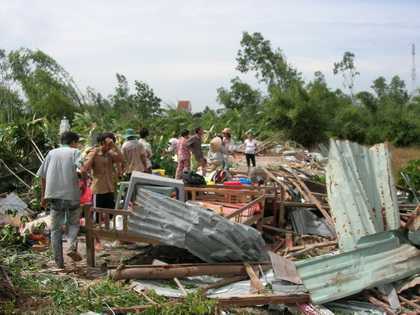 Ảnh: Lốc xoáy chồng lốc xoáy tàn phá miền Tây