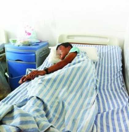 Trung Quốc: Đau lòng cha cắn con trai 12 tuổi gần chết