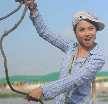 'Bom tấn Trung Hoa’ đối đầu ‘Nàng men, chàng bóng’