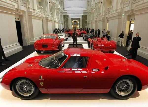 Thú chơi xe siêu xa xỉ của 'tay chơi' thế giới