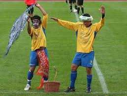 8 kiểu ăn mừng 'bạo lực' của cầu thủ