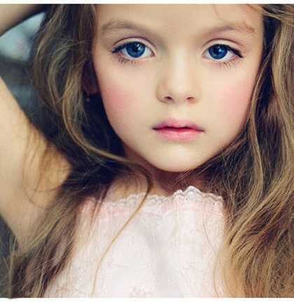 Ảnh: 'Búp bê Babie' làm cư dân mạng nước Nga chao đảo