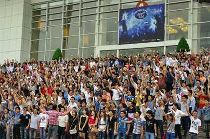 Showbiz Việt: Hát nửa câu cũng thành nghệ sĩ