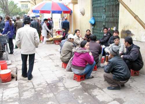 Thâm nhập chợ “con giống người” quái đản ở thủ đô