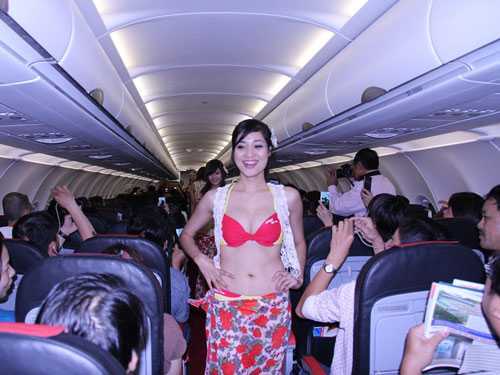 Tiếp viên mặc bikini: Phạt Vietjet Air 20 triệu đồng
